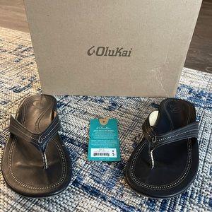 OluKai Wana Black Leather Sandal Size 5